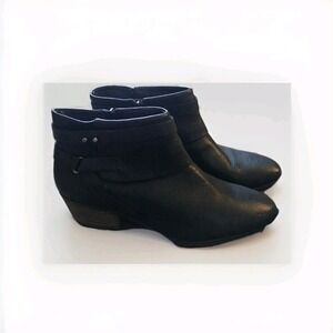 Clarks Women's Black Leather Ankle Boots 9.5M Maypearl Ramie Cushion Soft Zip**